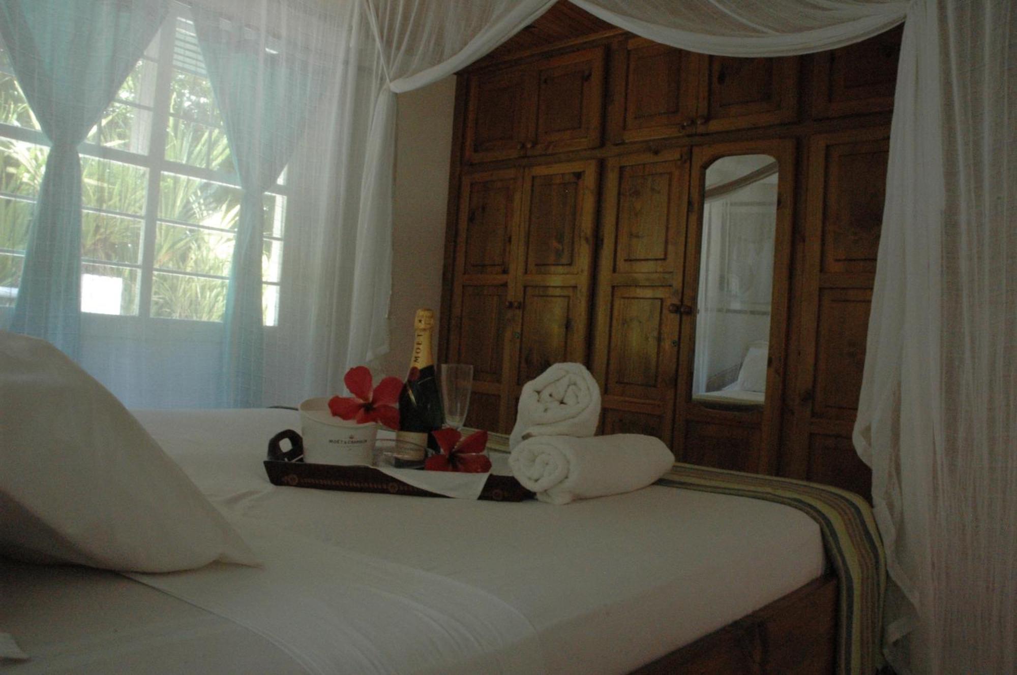 Kokogrove Chalets Villa Anse Royale Room photo